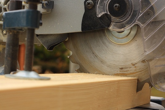 saw,blade,kerf,plank,wood,cut